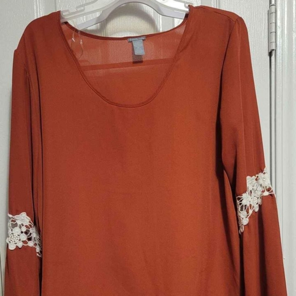 Charlotte Russe Women's Blouse With Lace Sleeve Accents Size XL